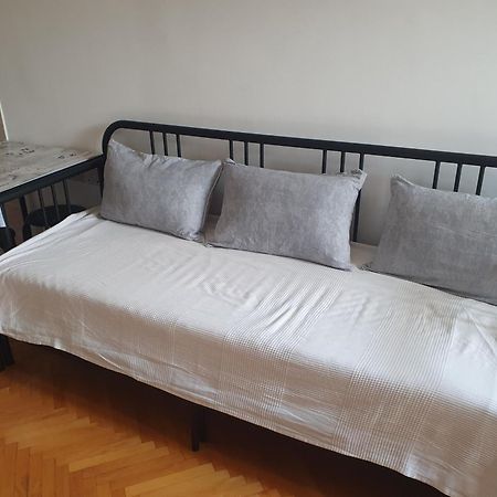 Apartman Na Najboljoj Lokaciji , Nedaleko Od Plaze Bar Bagian luar foto